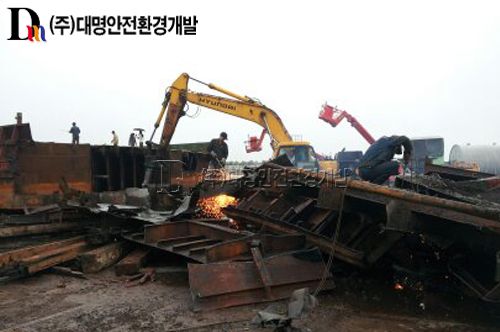 포항제철소 원료공사 Unloader 2기 철거용역공사